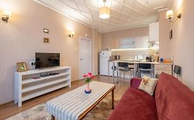 Feel Sofia - one bedroom apartment next to Russian Square